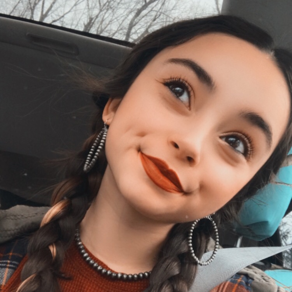 Meet your Posher, Caitlin